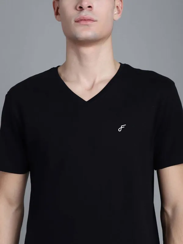 Black_Cotton_V-Neck_Short_Sleeves_T-Shirt_For_Men