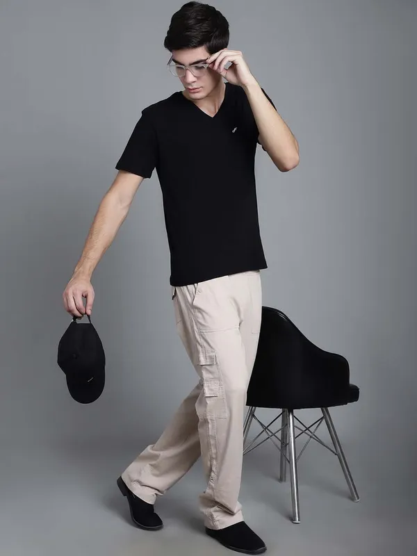 Black_Cotton_V-Neck_Short_Sleeves_T-Shirt_For_Men