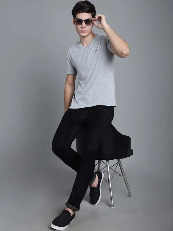 Grey_Cotton_V-Neck_Short_Sleeves_T-Shirt_For_Men
