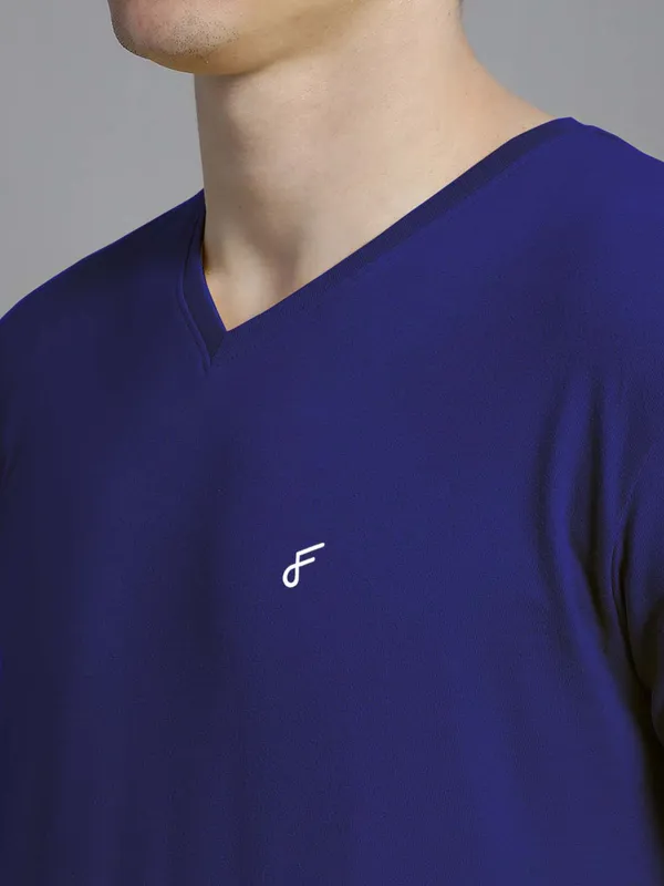 Blue_Cotton_V-Neck_Short_Sleeves_T-Shirt_For_Men