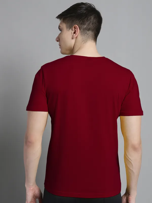 Maroon_Cotton_V-Neck_Short_Sleeves_T-Shirt_For_Men