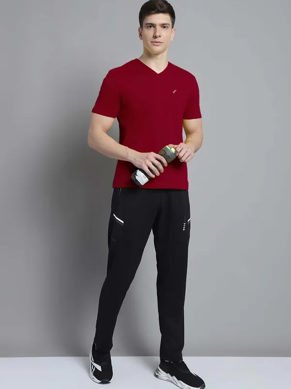 Maroon_Cotton_V-Neck_Short_Sleeves_T-Shirt_For_Men