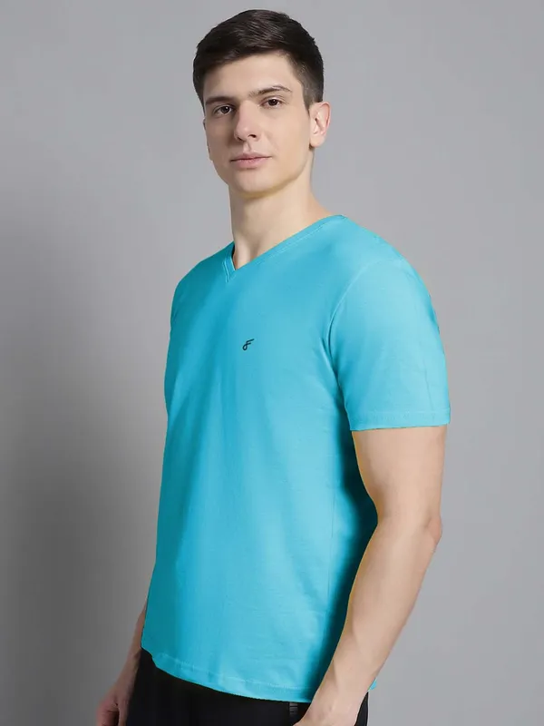 Turquoise_Blue_Cotton_V-Neck_Short_Sleeves_T-Shirt_For_Men