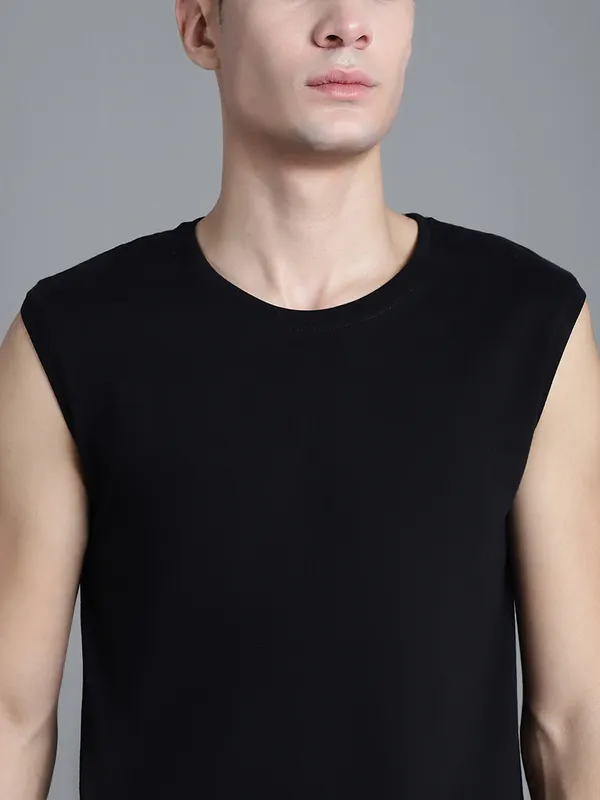 Black_Cotton_Round_Neck_Sleeveless_T-Shirt_For_Men