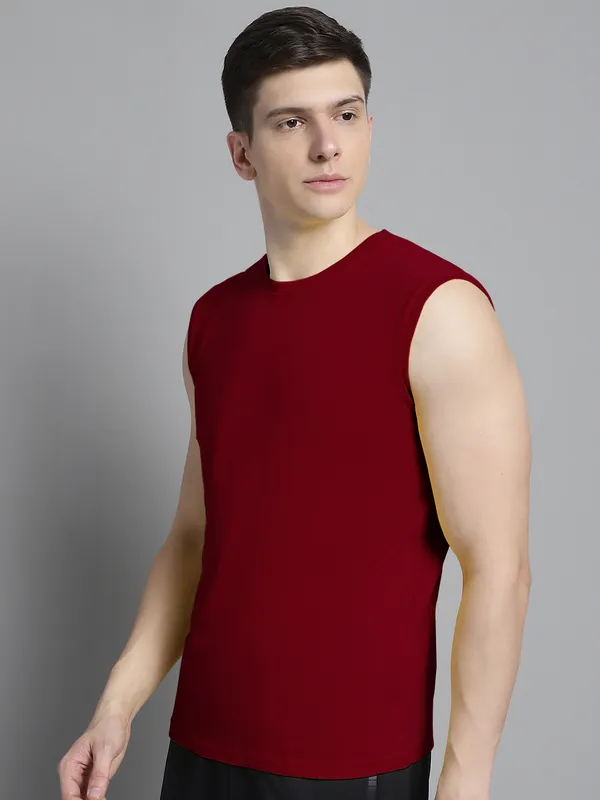 Maroon_Cotton_Round_Neck_Sleeveless_T-Shirt_For_Men