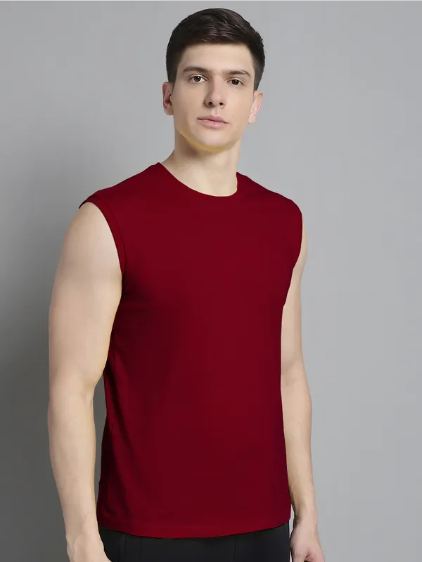 Maroon_Cotton_Round_Neck_Sleeveless_T-Shirt_For_Men