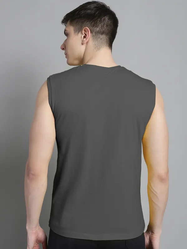 Grey_Cotton_Round_Neck_Sleeveless_T-Shirt_For_Men