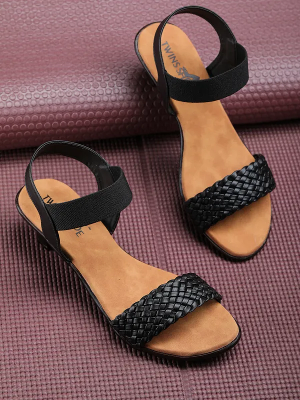 Ethnic_Style_Heel_Sandals_(Black)