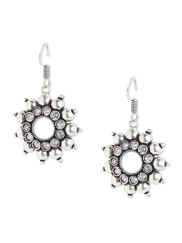 White_pearls_round_shape_studs