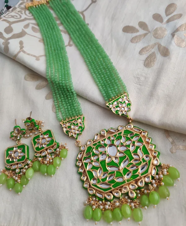 Green_beaded_long_necklace