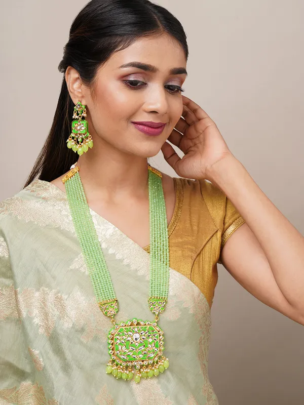Green_beaded_long_necklace