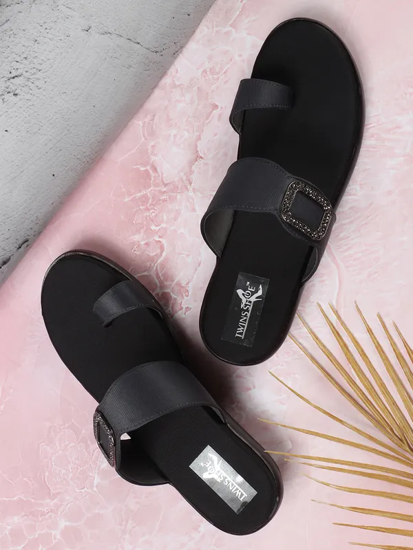 Angutha__Strap_Casual_Wedge_Slippers_(Grey)