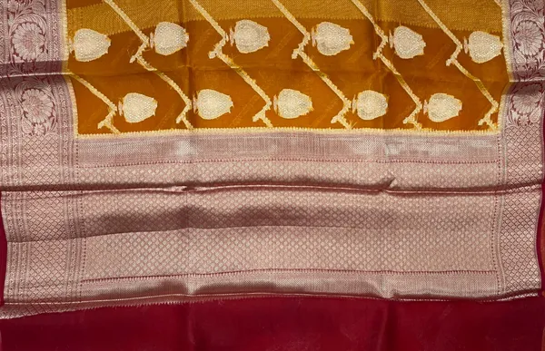 Humairah_Pure_Handloom_Gold_Organza_Floral_Zari_Booti_Ada_Stripe_with_Contrast_Red_Big_Floral_Boota_Pallu_Zari_Border_and_Red_Blouse