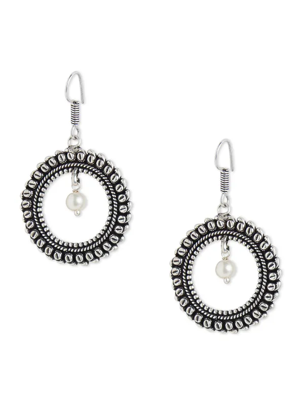 silver_plated_round_pearl_earring