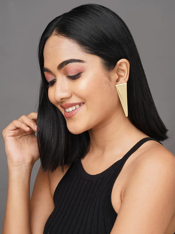 gold_plated_scalene_trangle_shape_earring