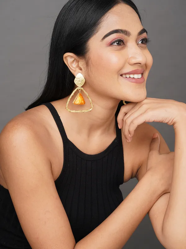 god_tone_traingle_drop_earring