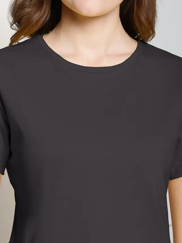 Grey_Cotton_Round_Neck_Short_Sleeves_Solid_Casual_T-Shirt_For_Women