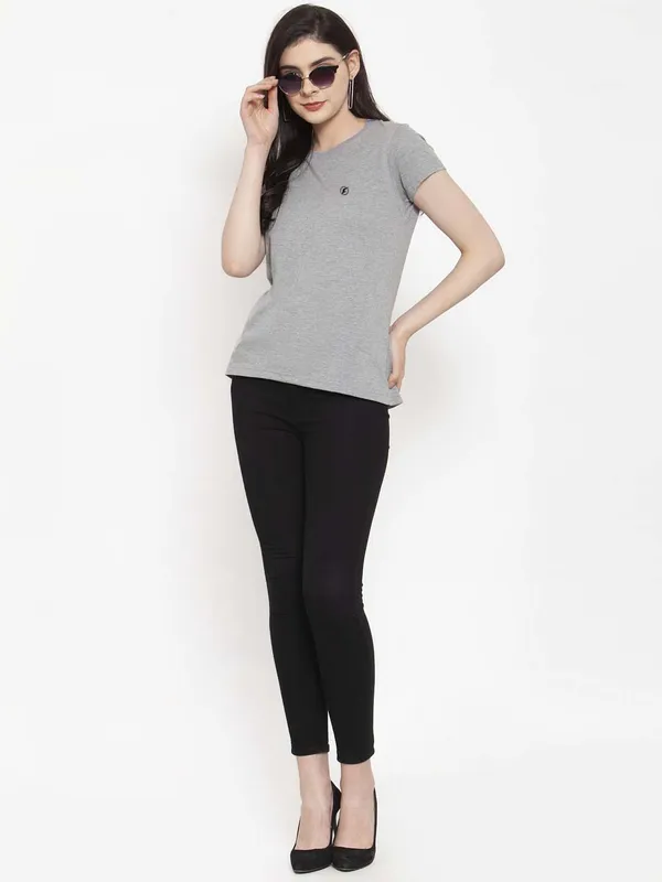Grey_Cotton_Round_Neck_Short_Sleeves_Solid_Casual_T-Shirt_For_Women