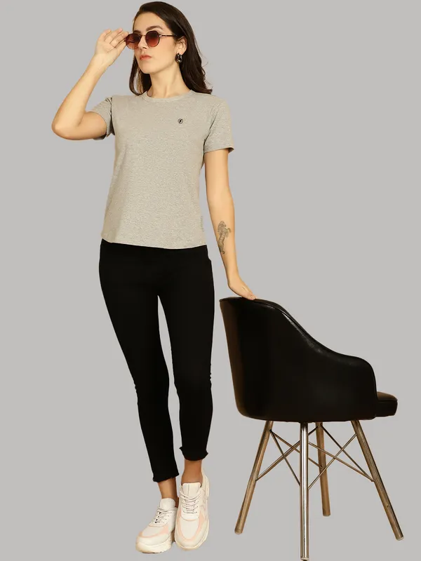 Grey_Cotton_Round_Neck_Short_Sleeves_Solid_Casual_T-Shirt_For_Women