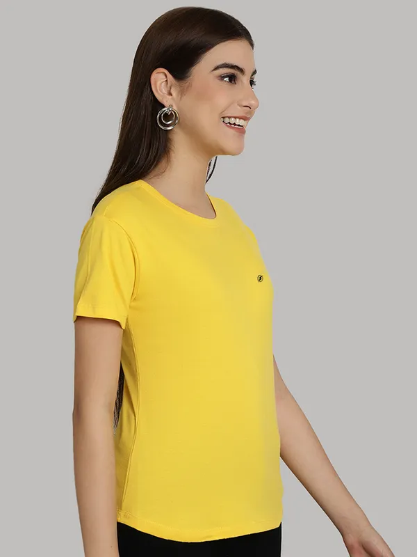 Yellow_Cotton_Round_Neck_Short_Sleeves_Solid_Casual_T-Shirt_For_Women