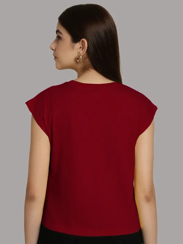 Maroon_Cotton_Round_Neck_Extended_Sleeves_Solid_Casual_T-Shirt_For_Women