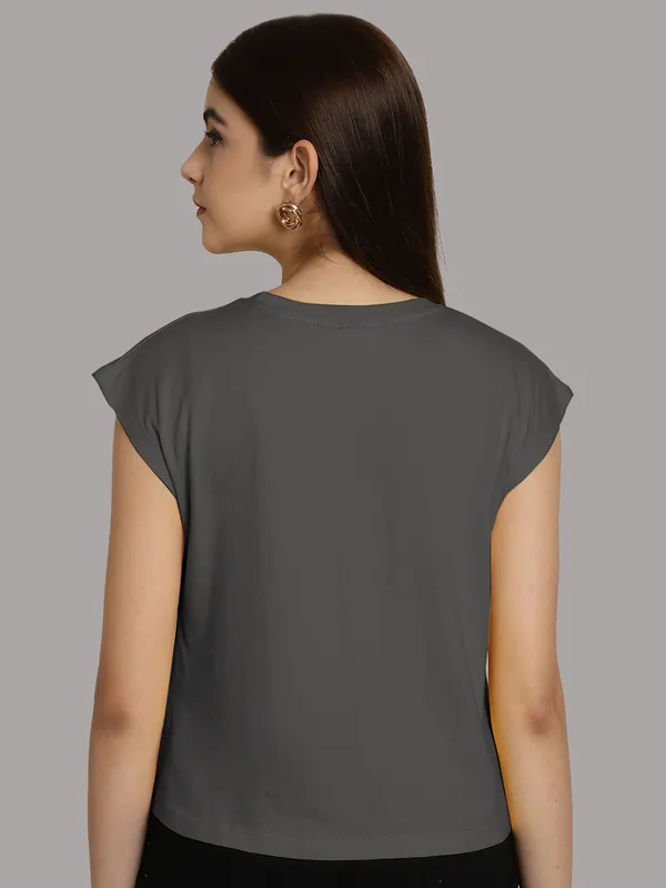 Grey_Cotton_Round_Neck_Extended_Sleeves_Solid_Casual_T-Shirt_For_Women