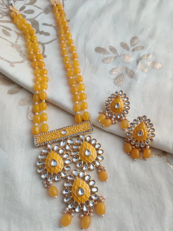 Binnis_wardrobe_women_yellow_stone_jewellery_set