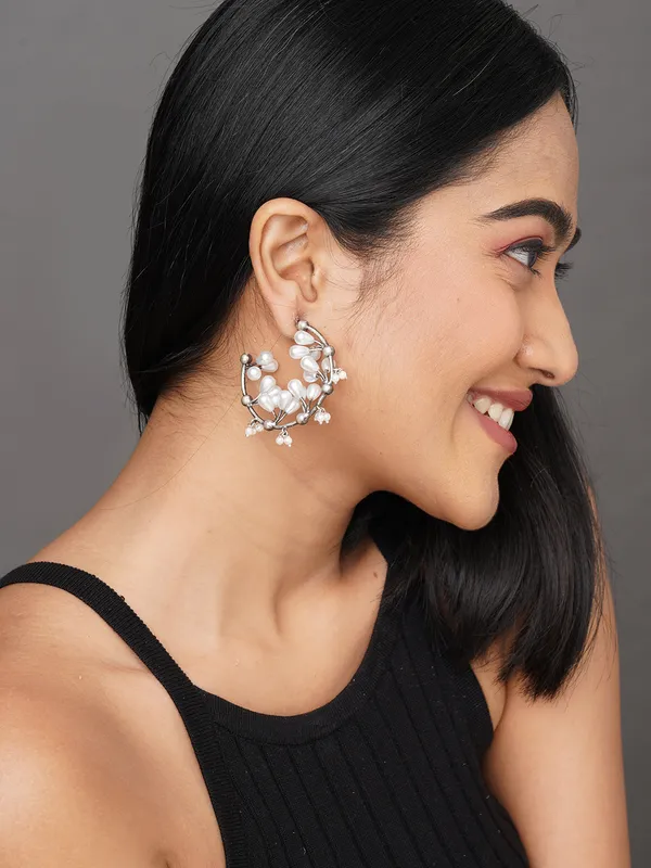 silver_toned_pearl_hoop_earring