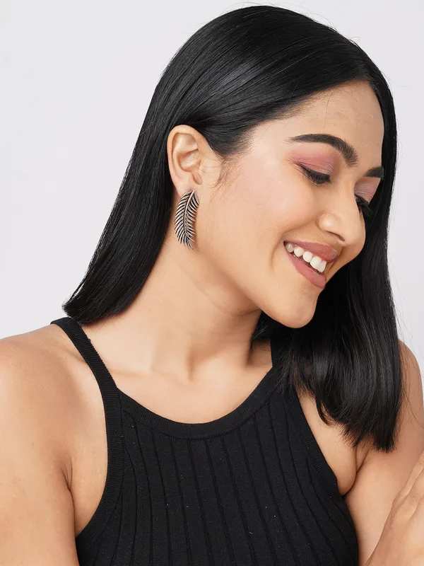 silver_plated_leaf_shaped_earring