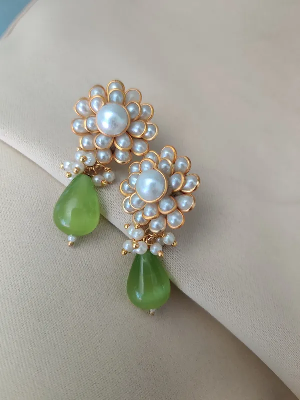 gold_toned_flower_green_pearl_drop_earring
