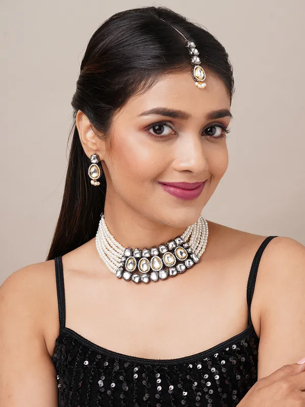 white_stone_kundan_jewellery_set_with_mang_tika