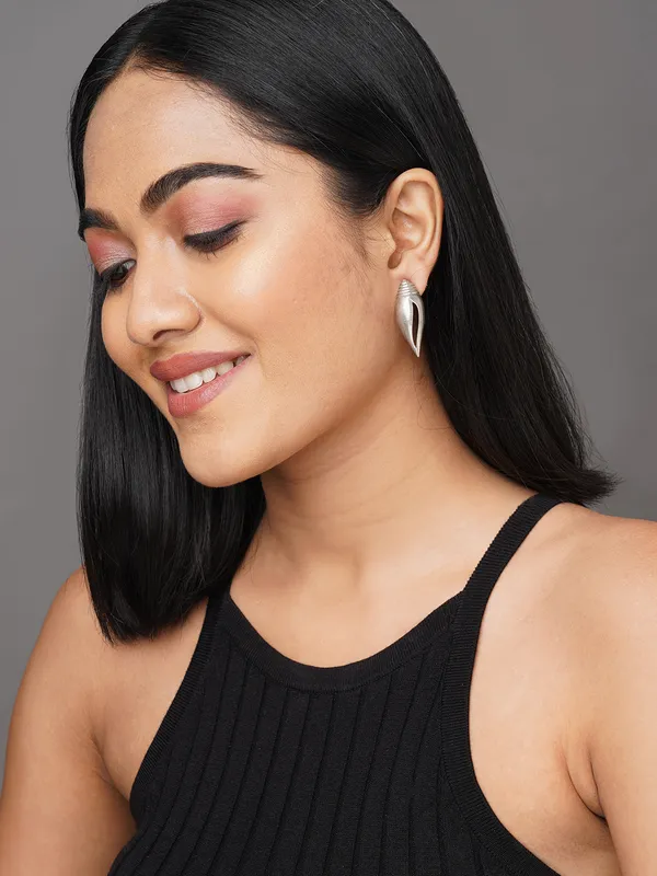 silver_plated_shell_earring