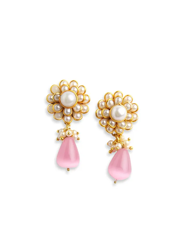 gold_toned_flower_peach_pearl_drop_earring