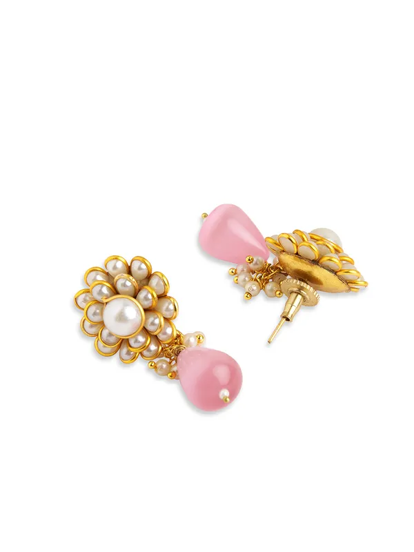 gold_toned_flower_peach_pearl_drop_earring