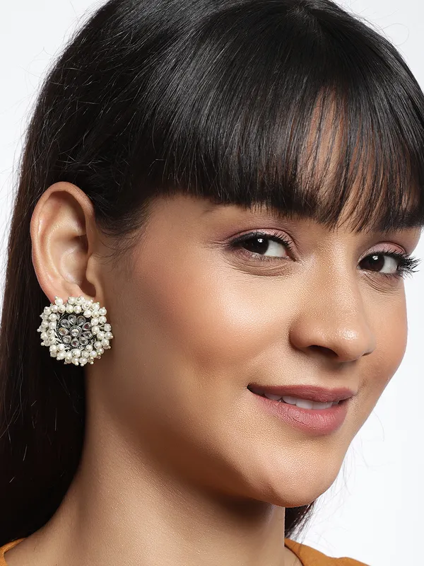 Silver-Plated_Kundan_Stone_Studded_Floral_Oxidised_Studs