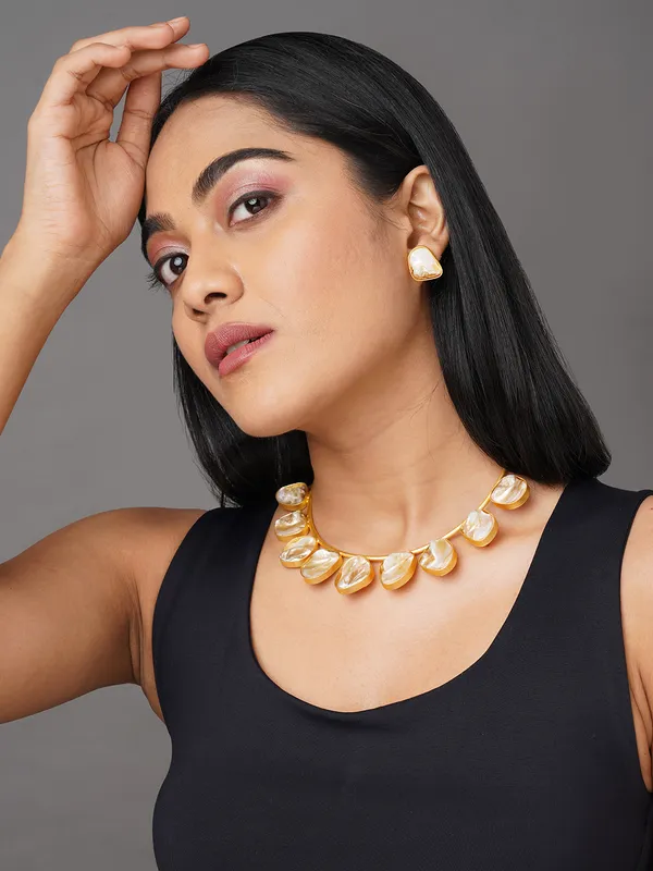 Ivora_Mother_Of_Pearl_Necklace_Set