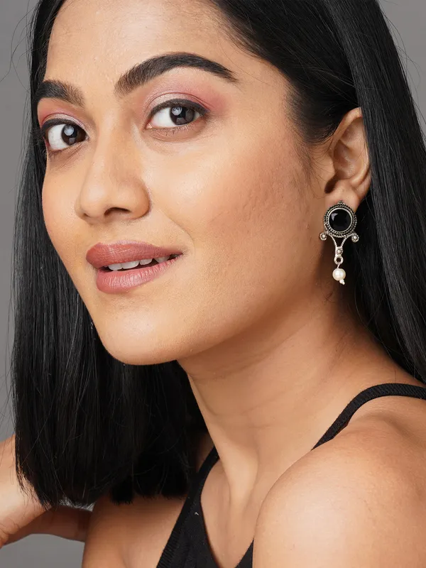 Silver_toned_contemporay_black_earring