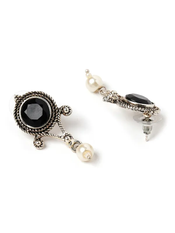 Silver_toned_contemporay_black_earring