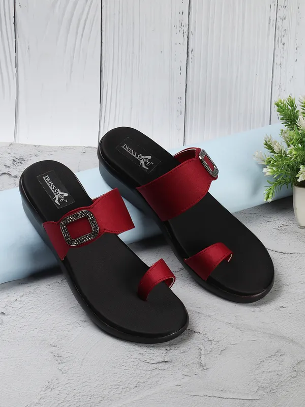 Angutha_Strap_Casual_Wedge_Slippers_(Cherry)