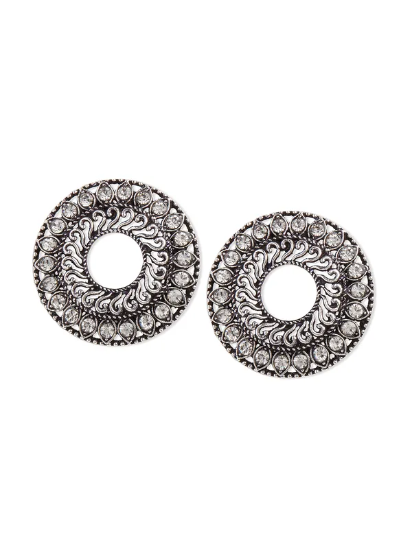 Women_silver_toned_round_shaped_stud