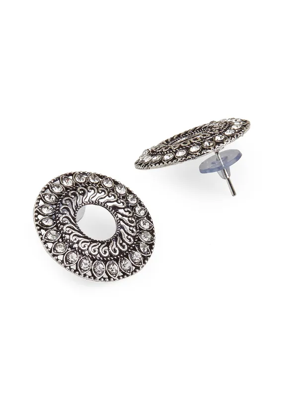 Women_silver_toned_round_shaped_stud