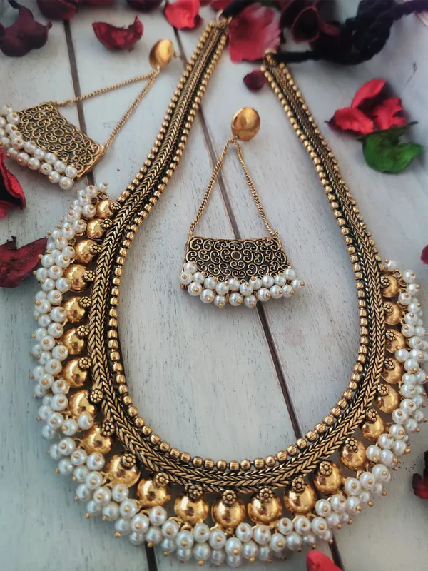 Nyra_Layered_Gold-Toned_Necklace_Set_with_White_Beads
