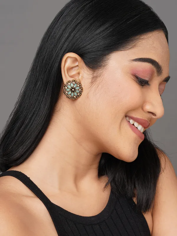 Gold_toned_green_studs