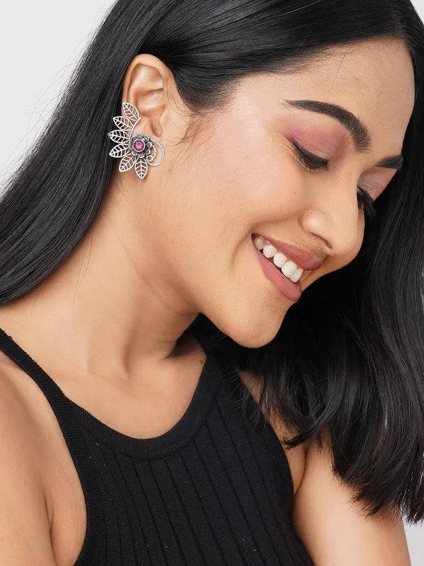 Silver-Plated_Flower_Shaped_Half_earring