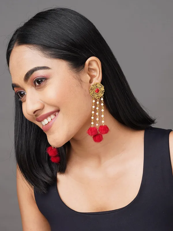 Gold_tone_drop_earring