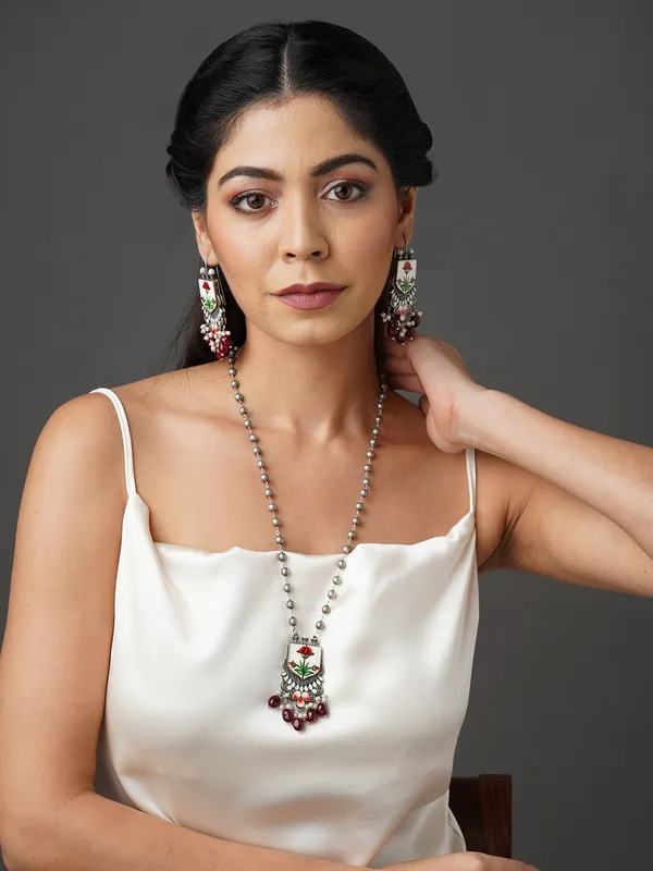 Lotis_Long_Red_Kundan_Beads_Pendant_Set