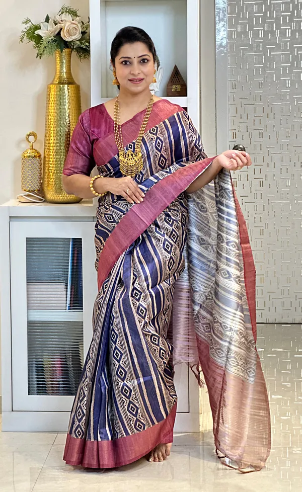 Soft_Tussar_Silk_sarees_with_Beautiful_Print_With_Attractive_Pallu_&_Zari_Border_And_Contrast_Print_Blouse_With_Tassels