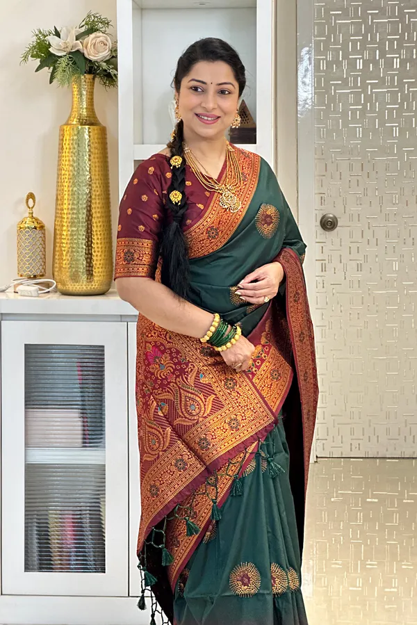 Jenni_Dark_Green_–_Wedding_Special_|_Premium_Soft_Banarasi_Silk_Saree_with_Weaving_Pattern,_Pallu_&_Border,_Weaving_Blouse_with_Tassels
