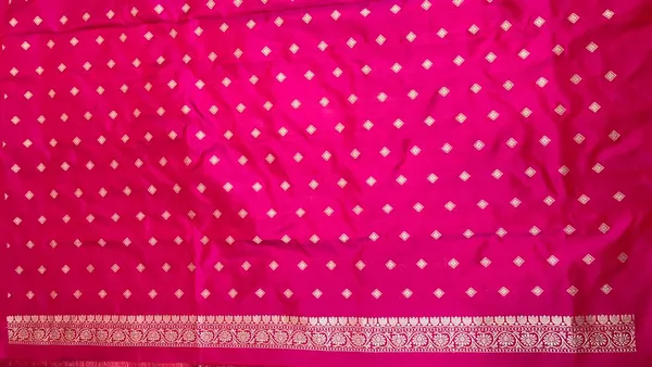 Humairah_Pure_Handloom_Pink_Katan_Silk_Kadhwa_Jungla_Bandhani_Jaal_Mina_Zari_Booti_with_Pink_Golden_Zari_Booti_Blouse