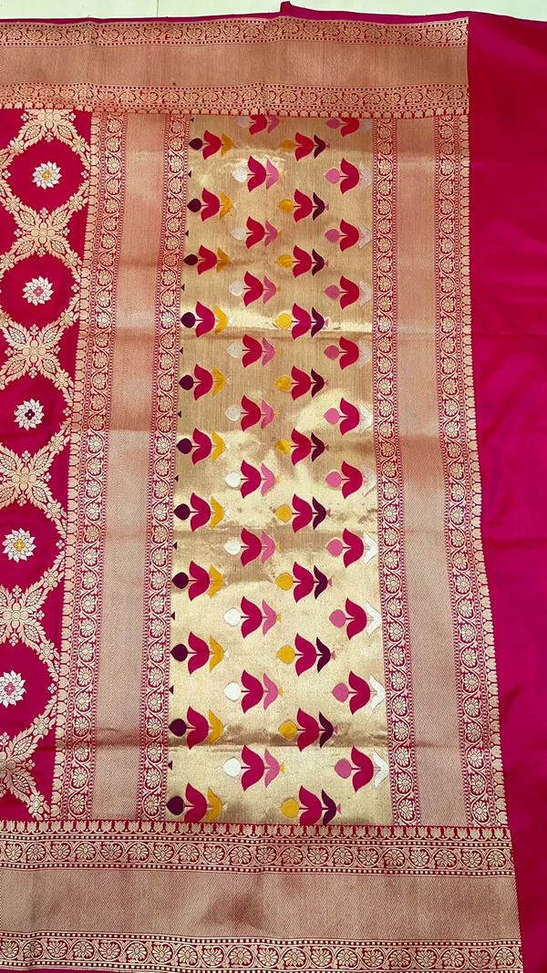 Humairah_Pure_Handloom_Pink_Katan_Silk_Kadhwa_Jungla_Bandhani_Jaal_Mina_Zari_Booti_with_Pink_Golden_Zari_Booti_Blouse